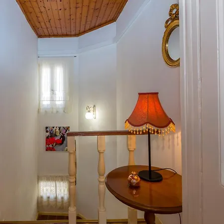 Townhall Nest Apartment